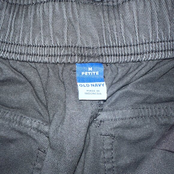 Old Navy Black Cargo Pants Size Medium Petite New With Tags - Picture 3 of 7